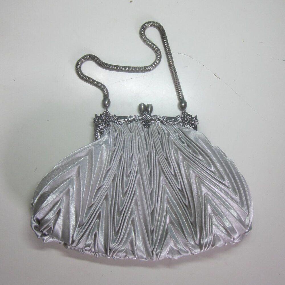 Nicole Lee Collection Silver Cloth Purse Silver Metal Chain Kisslock Clasp Top
